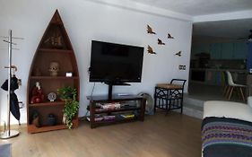 Casa Azul en la orilla del Lago Tequesquitengo